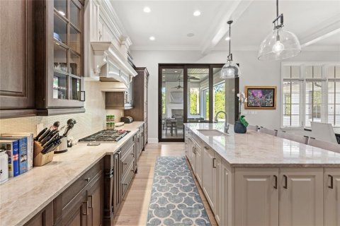House in Orlando, Florida 5 bedrooms, 348.66 sq.m. № 1865903 - photo 7