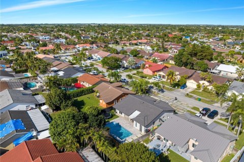 Снять в аренду коммерческую недвижимость в Майами, Флорида 1 спальня, 150.87м2, № 2036169 - фото 7