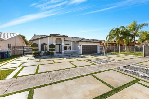 Коммерческая недвижимость в Майами, Флорида 1 спальня, 150.87м2 № 2036169