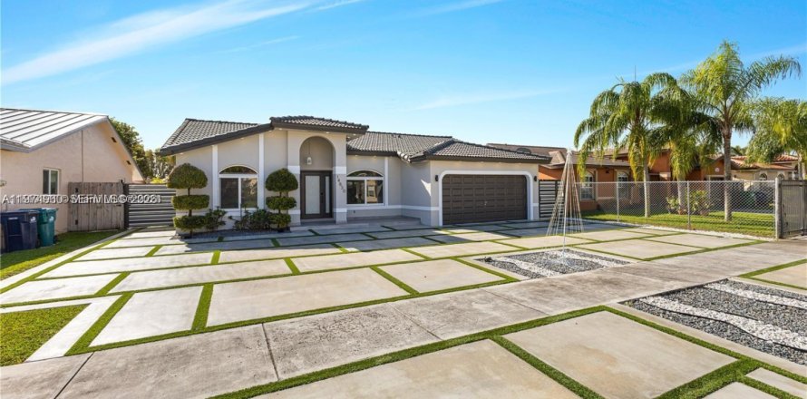 Коммерческая недвижимость в Майами, Флорида 1 спальня, 150.87м2 № 2036169