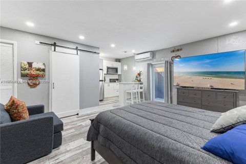 Снять в аренду коммерческую недвижимость в Майами, Флорида 1 спальня, 150.87м2, № 2036169 - фото 3