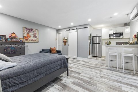 Снять в аренду коммерческую недвижимость в Майами, Флорида 1 спальня, 150.87м2, № 2036169 - фото 6