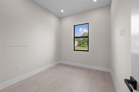 Купить виллу или дом в Лихай-Эйкерс, Флорида 3 спальни, № 1978042 - фото 18