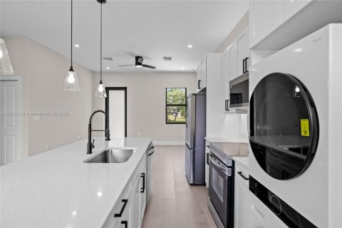 Купить виллу или дом в Лихай-Эйкерс, Флорида 3 спальни, № 1978042 - фото 9