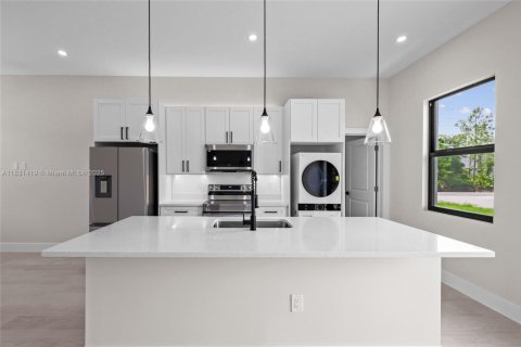 Купить виллу или дом в Лихай-Эйкерс, Флорида 3 спальни, № 1978042 - фото 8