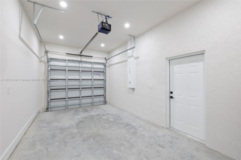 Купить виллу или дом в Лихай-Эйкерс, Флорида 3 спальни, № 1978042 - фото 17