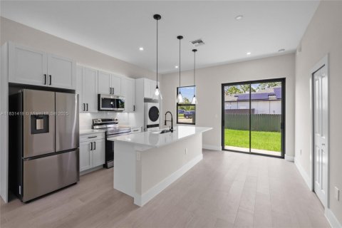 Купить виллу или дом в Лихай-Эйкерс, Флорида 3 спальни, № 1978042 - фото 7