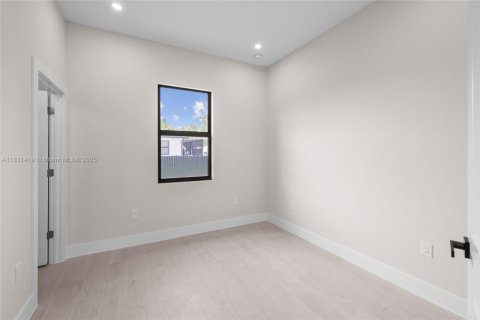 Купить виллу или дом в Лихай-Эйкерс, Флорида 3 спальни, № 1978042 - фото 24