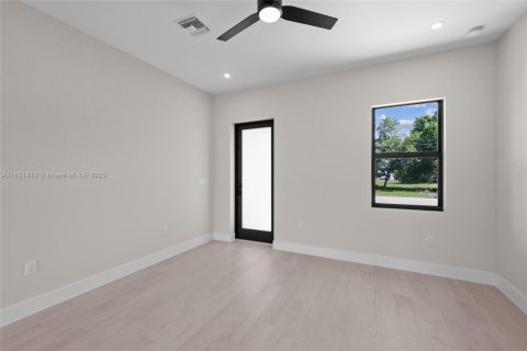 Купить виллу или дом в Лихай-Эйкерс, Флорида 3 спальни, № 1978042 - фото 14