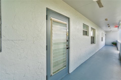 Condo in Tamarac, Florida, 2 bedrooms  № 2036868 - photo 10