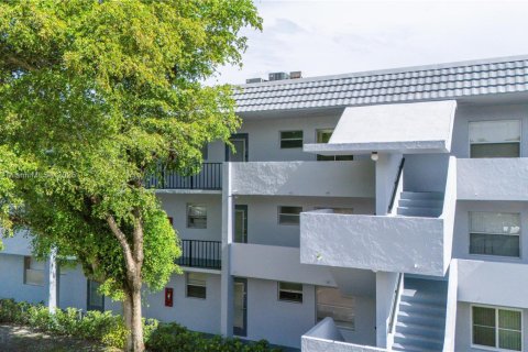 Condo in Tamarac, Florida, 2 bedrooms  № 2036868 - photo 7