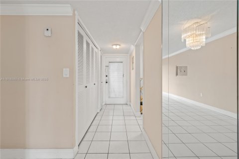 Condo in Tamarac, Florida, 2 bedrooms  № 2036868 - photo 13