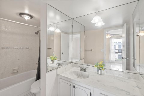 Condo in Tamarac, Florida, 2 bedrooms  № 2036868 - photo 30