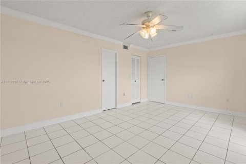 Condo in Tamarac, Florida, 2 bedrooms  № 2036868 - photo 29