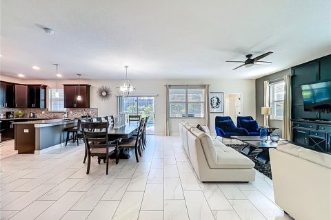Casa en venta en Davenport, Florida, 6 dormitorios, 284.56 m2 № 1733388 - foto 7