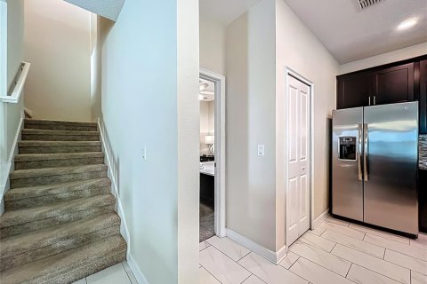 Casa en venta en Davenport, Florida, 6 dormitorios, 284.56 m2 № 1733388 - foto 23