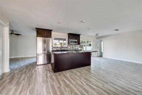 Casa en alquiler en Saint Petersburg, Florida, 4 dormitorios, 143.63 m2 № 1883326 - foto 7