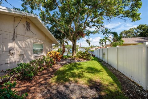Casa en alquiler en Saint Petersburg, Florida, 4 dormitorios, 143.63 m2 № 1883326 - foto 25