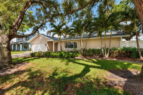 House in Saint Petersburg, Florida 4 bedrooms, 143.63 sq.m. № 1883326 - photo 6