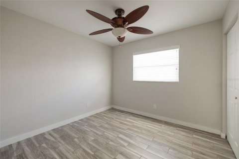 Casa en alquiler en Saint Petersburg, Florida, 4 dormitorios, 143.63 m2 № 1883326 - foto 13