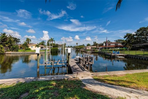 Casa en alquiler en Saint Petersburg, Florida, 4 dormitorios, 143.63 m2 № 1883326 - foto 2