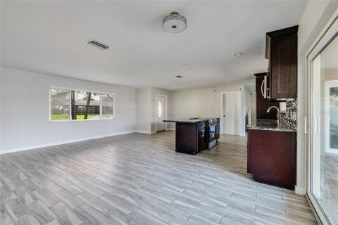 Casa en alquiler en Saint Petersburg, Florida, 4 dormitorios, 143.63 m2 № 1883326 - foto 9