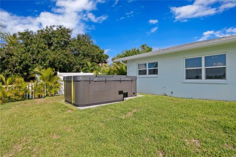 Villa ou maison à vendre à Saint Petersburg, Floride: 4 chambres, 158.21 m2 № 1902892 - photo 8