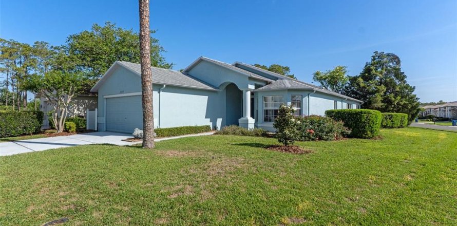 House in Hudson, Florida 3 bedrooms, 183.02 sq.m. № 2105026