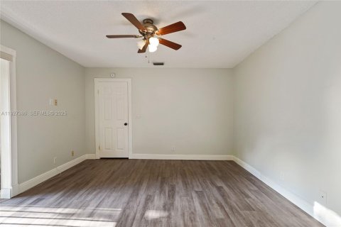 Townhouse in Coconut Creek, Florida 2 bedrooms, 109.81 sq.m. № 1986060 - photo 22