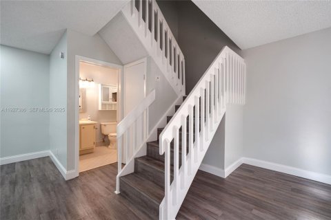 Townhouse in Coconut Creek, Florida 2 bedrooms, 109.81 sq.m. № 1986060 - photo 8