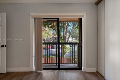 Townhouse in Coconut Creek, Florida 2 bedrooms, 109.81 sq.m. № 1986060 - photo 18