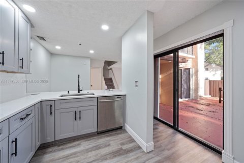 Townhouse in Coconut Creek, Florida 2 bedrooms, 109.81 sq.m. № 1986060 - photo 14