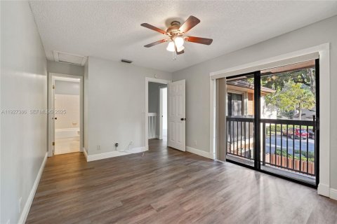 Townhouse in Coconut Creek, Florida 2 bedrooms, 109.81 sq.m. № 1986060 - photo 17