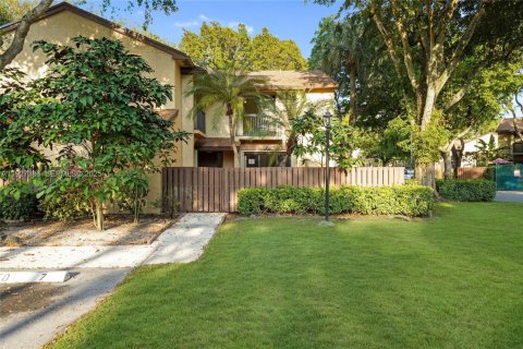 Townhouse in Coconut Creek, Florida 2 bedrooms, 109.81 sq.m. № 1986060 - photo 1