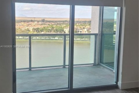 Condominio en alquiler en Sunrise, Florida, 2 dormitorios, 108.23 m2 № 1991016 - foto 3