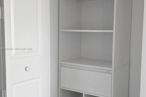 Condominio en alquiler en Sunrise, Florida, 2 dormitorios, 108.23 m2 № 1991016 - foto 11