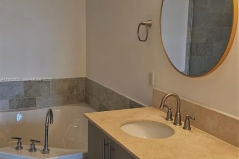 Condominio en alquiler en Sunrise, Florida, 2 dormitorios, 108.23 m2 № 1991016 - foto 8