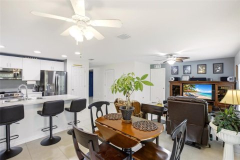 Casa en venta en Port Charlotte, Florida, 4 dormitorios, 137.96 m2 № 2119477 - foto 10