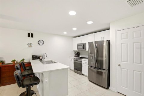 Casa en venta en Port Charlotte, Florida, 4 dormitorios, 137.96 m2 № 2119477 - foto 11