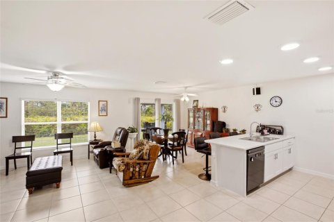 Casa en venta en Port Charlotte, Florida, 4 dormitorios, 137.96 m2 № 2119477 - foto 6