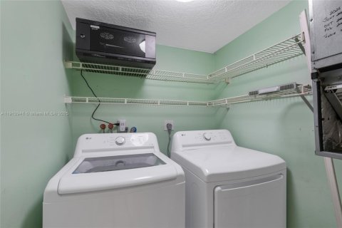 Copropriété à vendre à Hialeah, Floride: 2 chambres, 97.55 m2 № 1969259 - photo 17