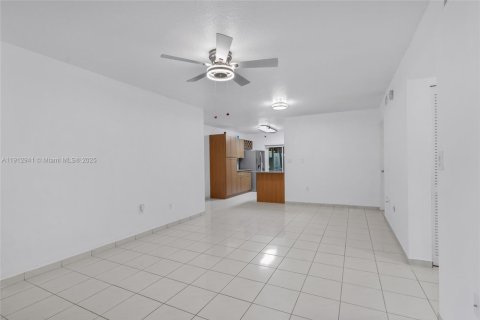 Copropriété à vendre à Hialeah, Floride: 2 chambres, 97.55 m2 № 1969259 - photo 4