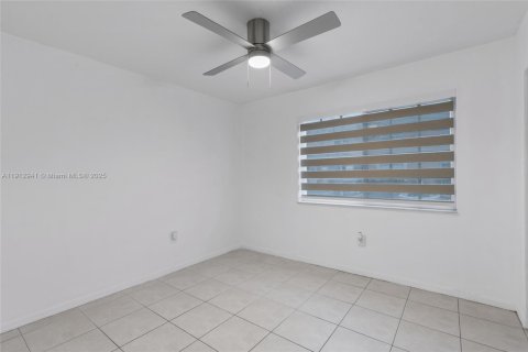 Copropriété à vendre à Hialeah, Floride: 2 chambres, 97.55 m2 № 1969259 - photo 15