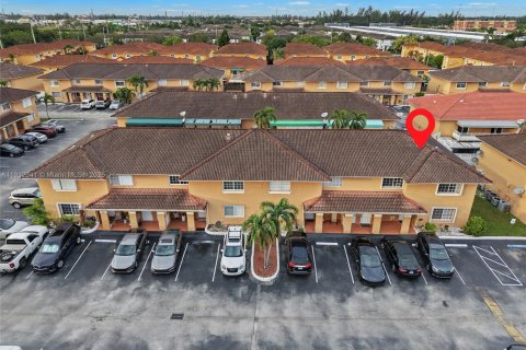 Copropriété à vendre à Hialeah, Floride: 2 chambres, 97.55 m2 № 1969259 - photo 1