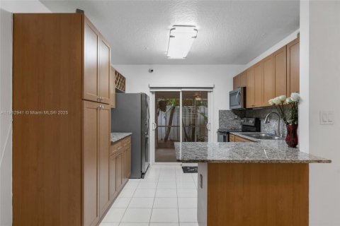 Copropriété à vendre à Hialeah, Floride: 2 chambres, 97.55 m2 № 1969259 - photo 8