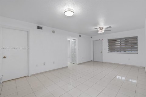 Copropriété à vendre à Hialeah, Floride: 2 chambres, 97.55 m2 № 1969259 - photo 5