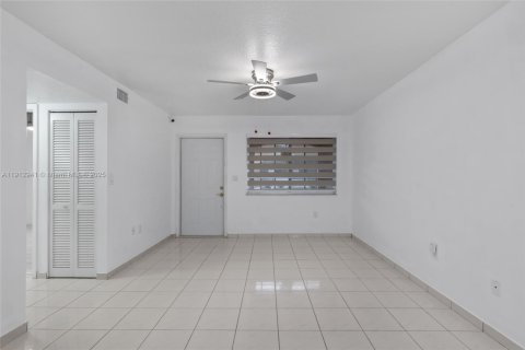 Copropriété à vendre à Hialeah, Floride: 2 chambres, 97.55 m2 № 1969259 - photo 6