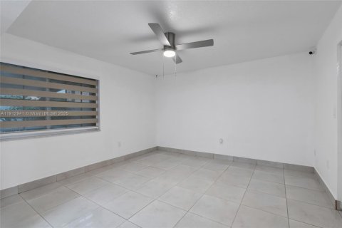 Copropriété à vendre à Hialeah, Floride: 2 chambres, 97.55 m2 № 1969259 - photo 11