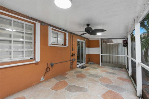 Copropriété à vendre à Hialeah, Floride: 2 chambres, 97.55 m2 № 1969259 - photo 19