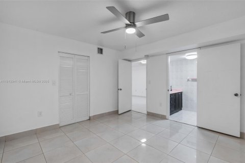 Copropriété à vendre à Hialeah, Floride: 2 chambres, 97.55 m2 № 1969259 - photo 12